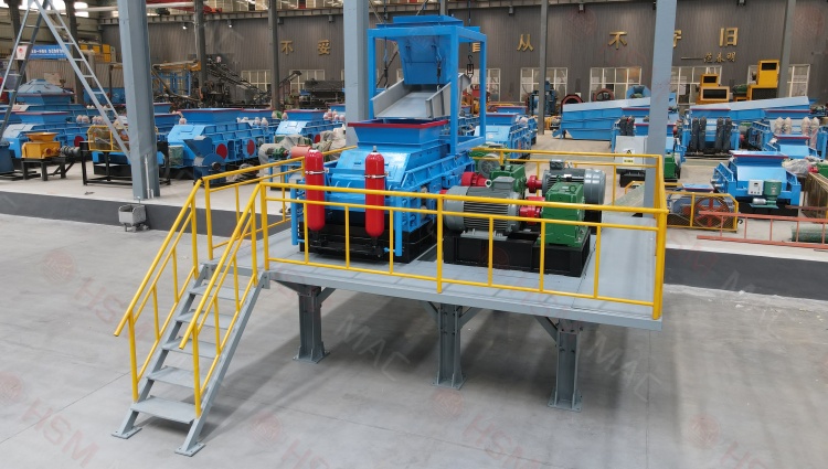 設(shè)備老舊效率低？老沙場(chǎng)升級(jí)改造 認(rèn)準(zhǔn)華盛銘全液壓對(duì)輥制砂機(jī)